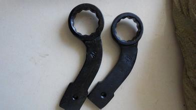 彎柄梅花敲擊扳手 高硬度與長壽命的工業利器